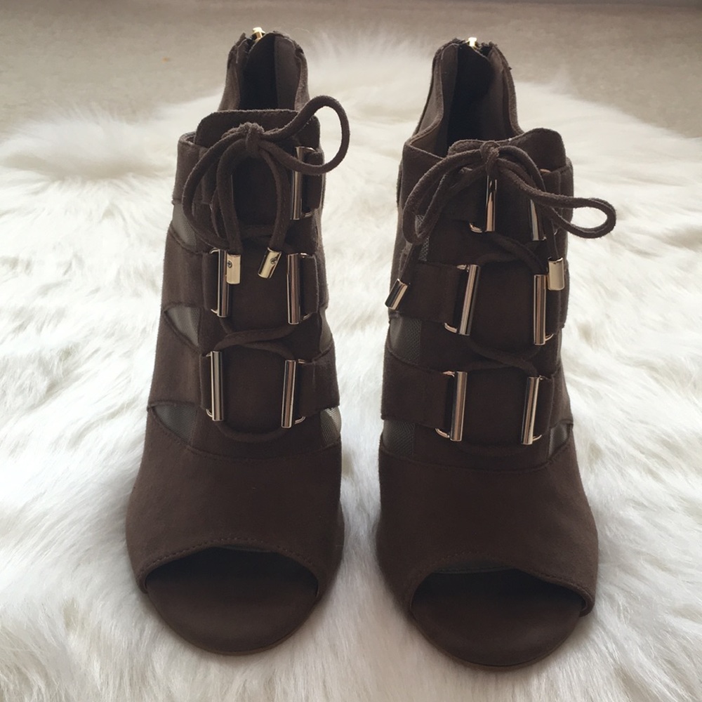 NIB ISOLA Brinly Nimbus Suede Bootie - Picture 1 of 9